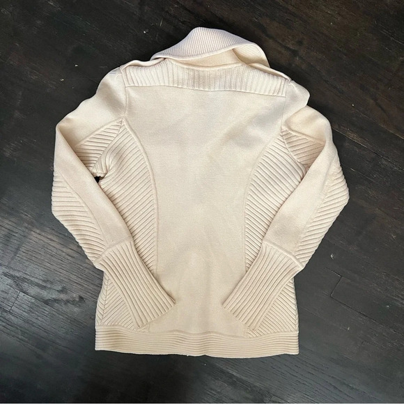 SOLD: Diane von Furstenberg Women's Small Ivory 100% Wool Ribbed Cardigan - Picture 2 of 8